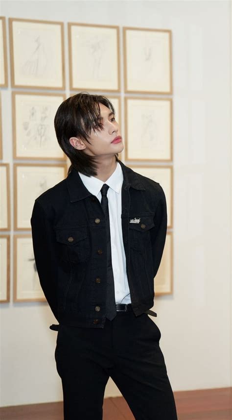 hwang hyunjin suit.